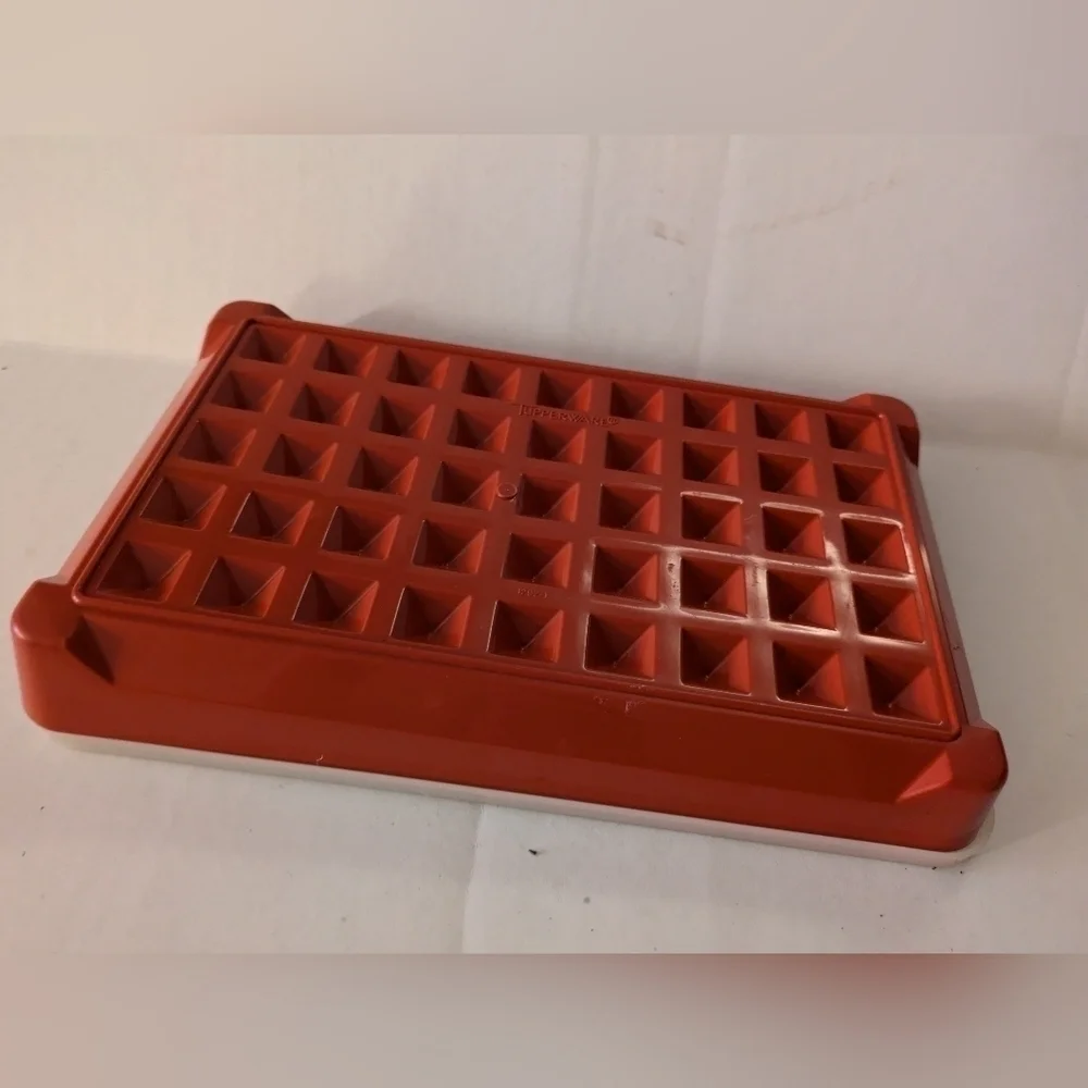 Vintage Tupperware Bacon Cold-Cut Deli Keeper red/ paprika container.